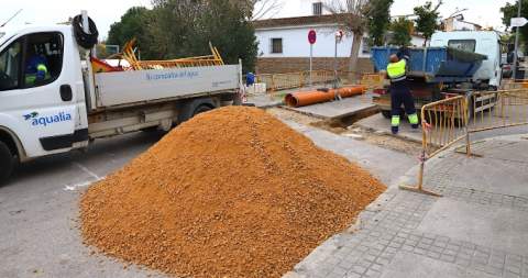Avanzan a buen ritmo las obras de saneamiento en Estella del Marqu&eacute;s para acabar con vertidos de aguas fecales
