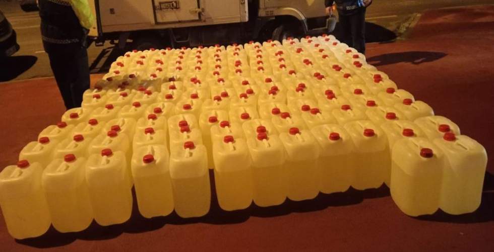 Los 3.650 litros de gasolina en 146 garrafas incautados
