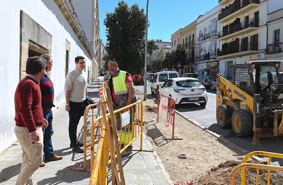 Jaime Espinar durante la visita a las obras.