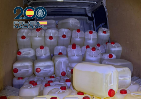 La Polic&iacute;a Nacional detiene a cinco personas por "petaqueo" tras incautar 3.700 litros de gasolina en la AP-4