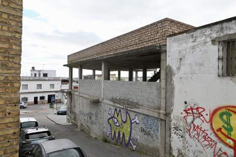 El Ayuntamiento adjudica por venta forzosa una finca en Fern&aacute;n Caballero para construir seis viviendas