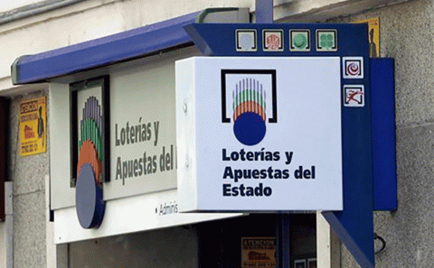 'El carro de la suerte' reparte 120.000 euros en el sorteo de la Loter&iacute;a Nacional tras vender una serie del segundo premio en el Carrefour Norte