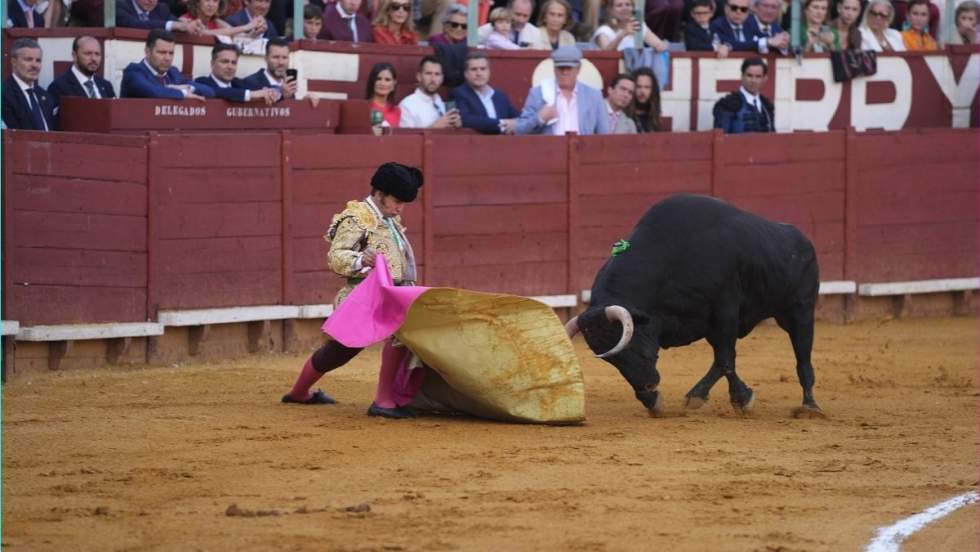 El duende de Morante conquista Jerez en una faena para la historia y el recuerdo de Paula