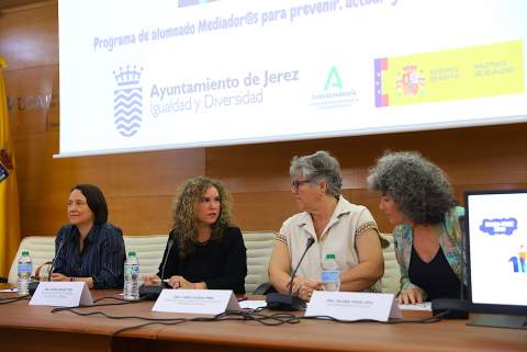 M&aacute;s de un centenar de estudiantes de Jerez se grad&uacute;an como mediadores para erradicar la violencia de g&eacute;nero en las aulas