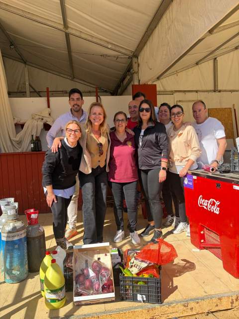 La solidaridad de la Feria del Caballo: las casetas donan alimentos a comedores y hogares sociales de Jerez