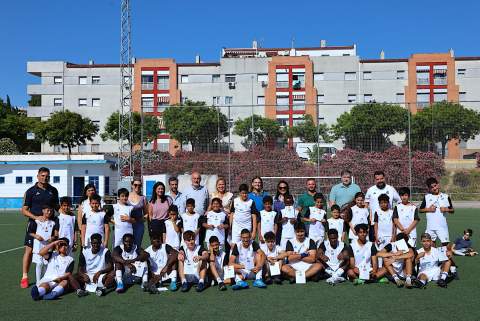 El Polideportivo Picadue&ntilde;as acoge la Escuela de F&uacute;tbol Inclusiva de la Fundaci&oacute;n Real Madrid con un 95% de menores becados