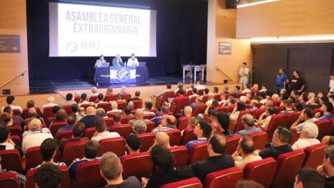 Los socios del Xerez DFC blindan la continuidad del filial en una intensa doble Asamblea Extraordinaria