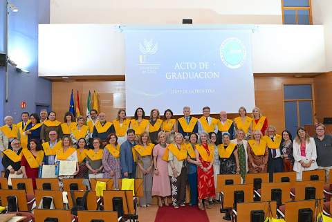 Treinta y cinco alumnos del Aula Universitaria de Mayores celebran su graduaci&oacute;n en el campus de Jerez