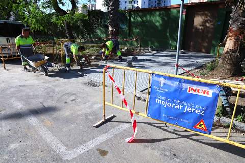 La renovaci&oacute;n urbana de la avenida del Tamarix entra en su recta final para garantizar la plena accesibilidad peatonal