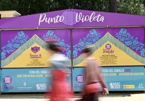 M&aacute;s de 1.300 personas pasan por el Punto Violeta en el primer tramo de la Feria del Caballo