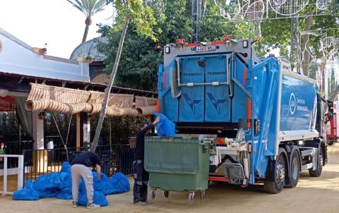 El Ayuntamiento de Jerez refuerza la limpieza de la Feria con un plan ininterrumpido y m&aacute;s personal