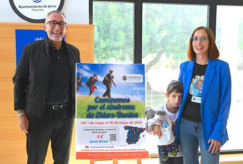 Jerez se ti&ntilde;e de naranja para visibilizar el S&iacute;ndrome de Ehlers-Danlos