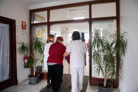 La Residencia Mat&iacute;a Calvo de C&aacute;diz acoge a siete mayores procedentes de un centro de Jerez