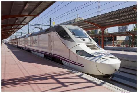 Renfe refuerza las conexiones estivales y aumenta las plazas de los trenes Alvia entre Madrid y la provincia