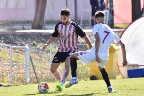 El Xerez Deportivo refuerza su defensa con el fichaje de Juan 'Becken'
