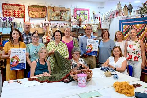 La Zona Sur de Jerez se suma al D&iacute;a Internacional de Tejer en P&uacute;blico con su primer gran encuentro artesanal