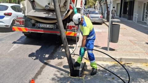 El Ayuntamiento intensifica la limpieza de la red de alcantarillado con la retirada de 50.000 kilos de residuos