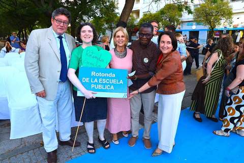 La Educaci&oacute;n P&uacute;blica recibe un homenaje permanente en el callejero jerezano con la nueva &lsquo;Rotonda de la Escuela&rsquo;