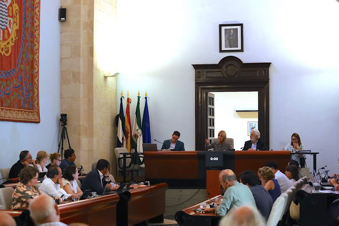 Garc&iacute;a-Pelayo anuncia el cierre del albergue de Santiago, la venta de la f&aacute;brica de botellas y un Estatuto Econ&oacute;mico Especial para Jerez