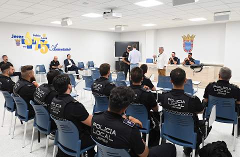 La Polic&iacute;a Local de Jerez se forma con la ONCE para mejorar la seguridad vial de personas con discapacidad visual y auditiva