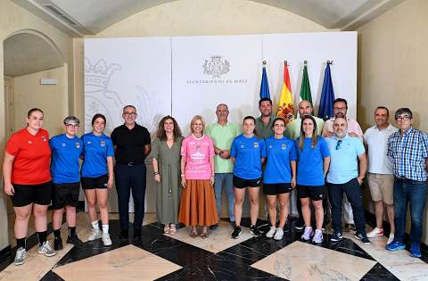 El CD Guadalcac&iacute;n F&uacute;tbol Sala Femenino recibe el homenaje de Jerez por su hist&oacute;rica temporada en la &eacute;lite