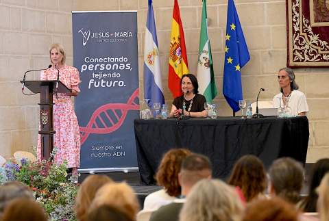 Garc&iacute;a-Pelayo agradece a los colegios de 'Jes&uacute;s-Mar&iacute;a' su labor educadora en Jerez