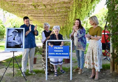 El periodismo jerezano se une para honrar a Manuel Molina Rosado en la inauguraci&oacute;n de su nuevo paseo