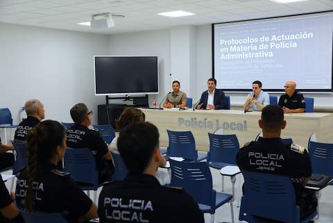 La Polic&iacute;a Local de Jerez se forma para vigilar la implantaci&oacute;n y el control de los VTC