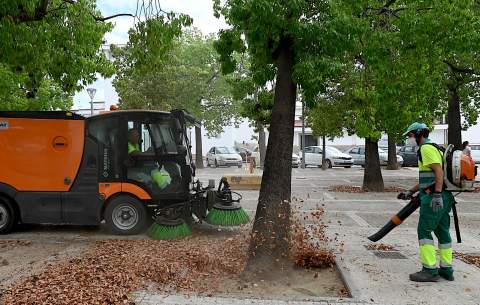 Nueva maquinaria para garantizar una limpieza de calidad en los rincones m&aacute;s complejos de la zona sur