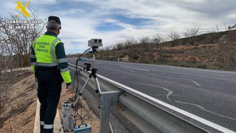 Velocidad desbocada en la A-480: Un motorista se enfrenta a cargos penales tras ser grabado a 152 km/h