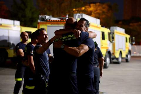 C&aacute;diz y Jerez se vuelcan con &Aacute;vila: 16 bomberos parten para combatir el peor incendio de la historia de Espa&ntilde;a