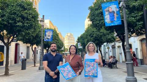 La campa&ntilde;a "Ponle cara al comercio local" inunda de banderolas el centro de Jerez como homenaje al tejido comercial