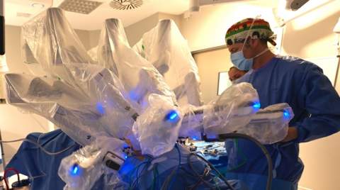 Revoluci&oacute;n quir&uacute;rgica en C&aacute;diz: el hospital HLA Jerez Puerta del Sur estrena con &eacute;xito el robot Da Vinci