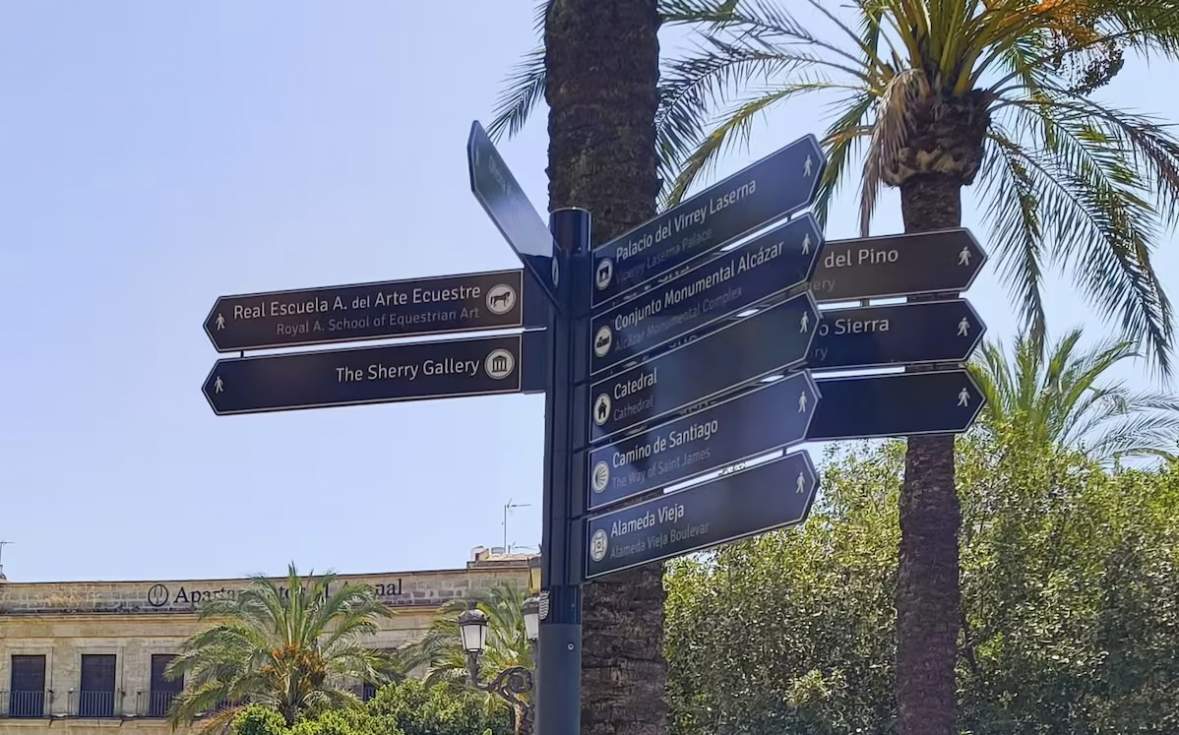 El Ayuntamiento renueva la se&ntilde;alizaci&oacute;n tur&iacute;stica de la ciudad mejorando el servicio a los visitantes