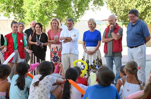 La Escuela Abierta de Verano beneficia a 360 menores de las zonas Sur, Oeste y Picadue&ntilde;as con refuerzo, ocio y comedor