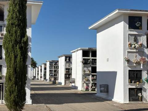 M&aacute;s de 60 bloques pintados y una inversi&oacute;n de 91.000 euros: la hoja de ruta para mejorar el Cementerio de Jerez