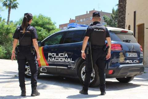 La Polic&iacute;a Nacional rescata a un hombre atrapado en la estaci&oacute;n de Jerez