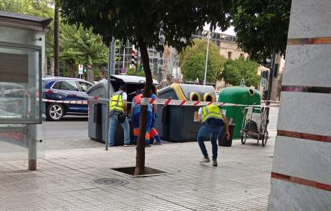 Hallan el cad&aacute;ver de un hombre en el interior de un contenedor en la calle Sevilla