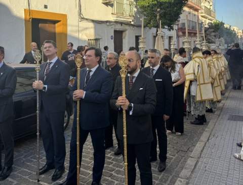El Rosario de la Aurora de las Angustias recorre las calles de su barrio