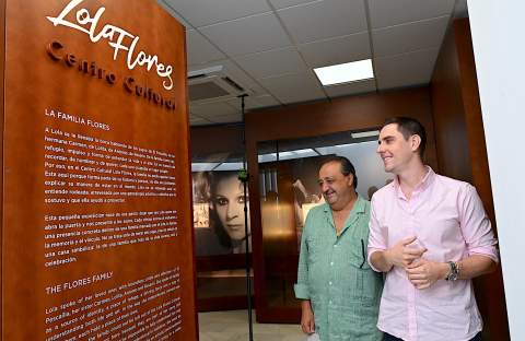 El Centro Cultural Lola Flores II avanza con la instalaci&oacute;n de vitrinas y contenidos digitales