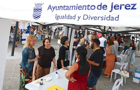 Veinticinco empresas acercan sus oportunidades laborales a la ciudadan&iacute;a junto al Mercado Federico Mayo