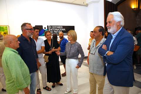 La alcaldesa abre la exposici&oacute;n del &lsquo;II Certamen Internacional de Pintura Ciudad de Jerez&rsquo; en Los Claustros