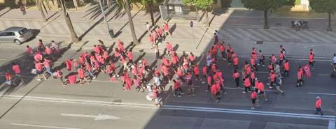 El rosa toma las calles de Jerez en una multitudinaria marcha contra el c&aacute;ncer de mama