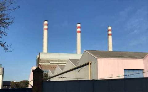 Adelante Andaluc&iacute;a pide a la Junta que concrete la protecci&oacute;n de las chimeneas de la antigua F&aacute;brica de Botellas