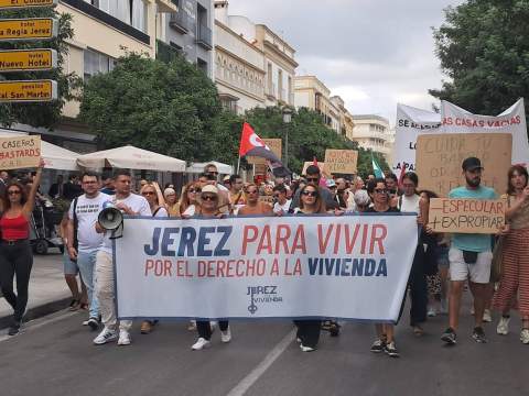 La vivienda moviliza a cientos de personas en Jerez en una marcha que reclama alquileres asequibles