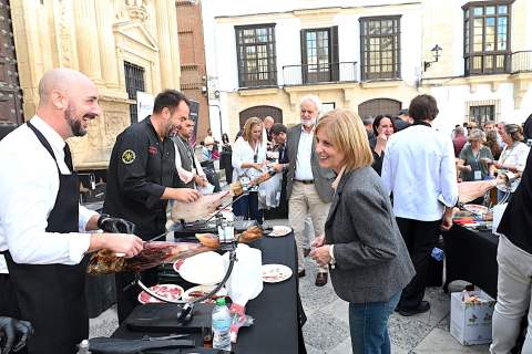 El jam&oacute;n solidario vuelve a Jerez para ayudar a los Reyes Magos