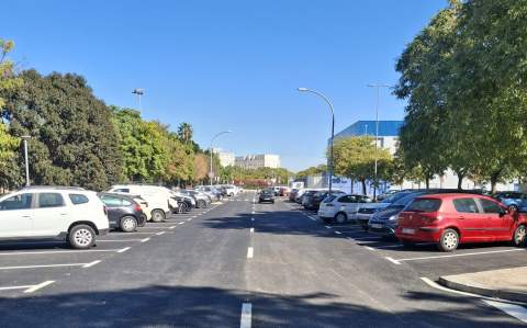 La calle M&aacute;laga recupera la circulaci&oacute;n tras las obras del colector de La Granja
