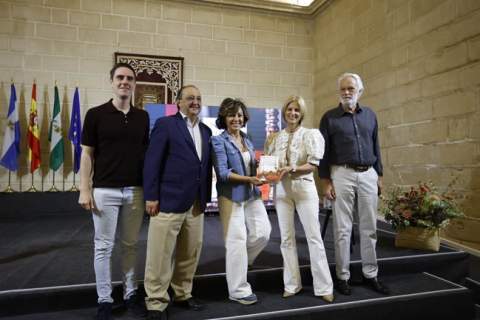 Sonsoles &Oacute;nega y Vicente Vall&eacute;s llevan sus libros a la Feria del Libro de Jerez