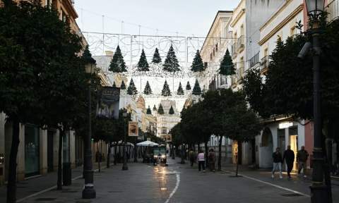 Jerez pone en marcha el montaje de las luces de Navidad con un contrato de 2,3 millones hasta 2029