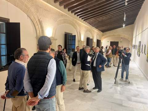 &lsquo;SAGRADA&rsquo;, la exposici&oacute;n de Ricardo Gil que retrata la devoci&oacute;n rociera a trav&eacute;s de 23 lienzos